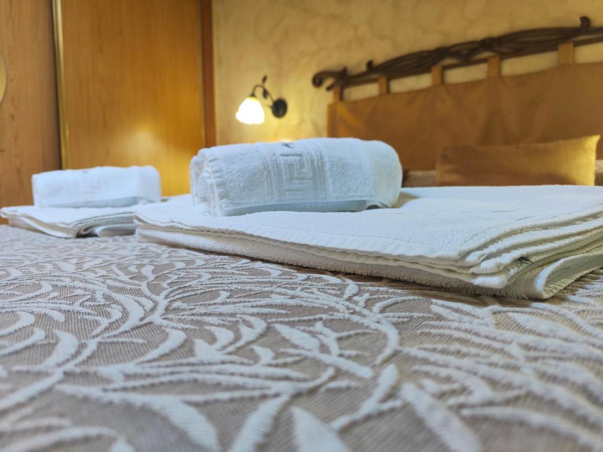 Casa Vieja Tabanera A 8 Min De Segoia Vendégház Tabanera del Monte Kültér fotó